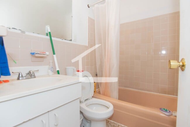 Photo - 2BR 1Bth unit. Heat/Hot Water included. Great location!