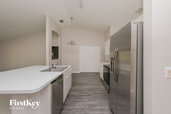 Photo - 2920 Tusket Ave