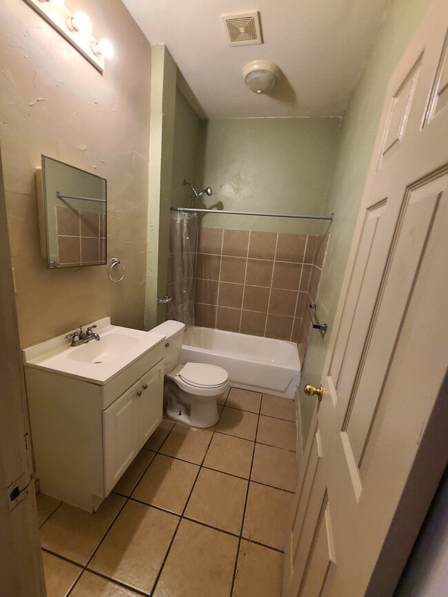 Photo - 2009 Bryan Ave Unit 2009 Apt A, upstairs