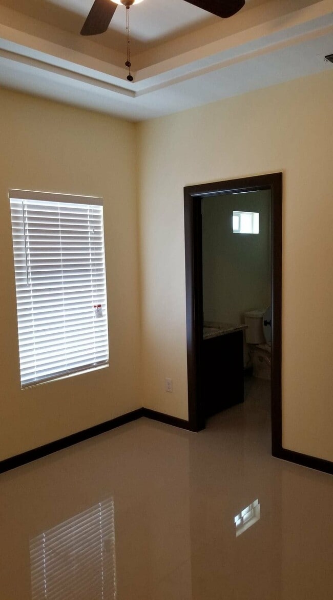 Photo - 709 E La Cantera Ave