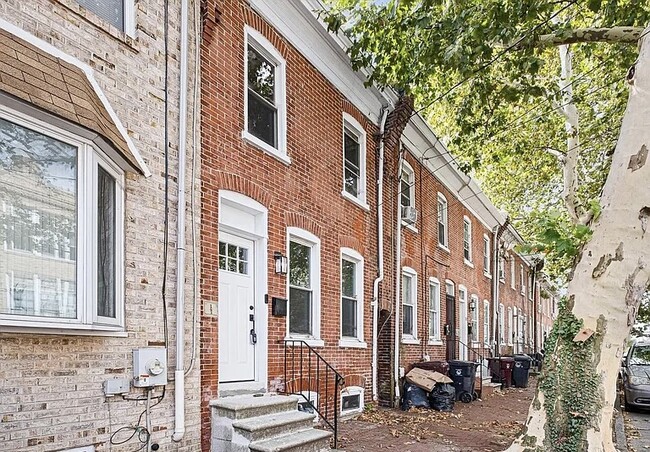 Building Photo - 310 S Claymont St