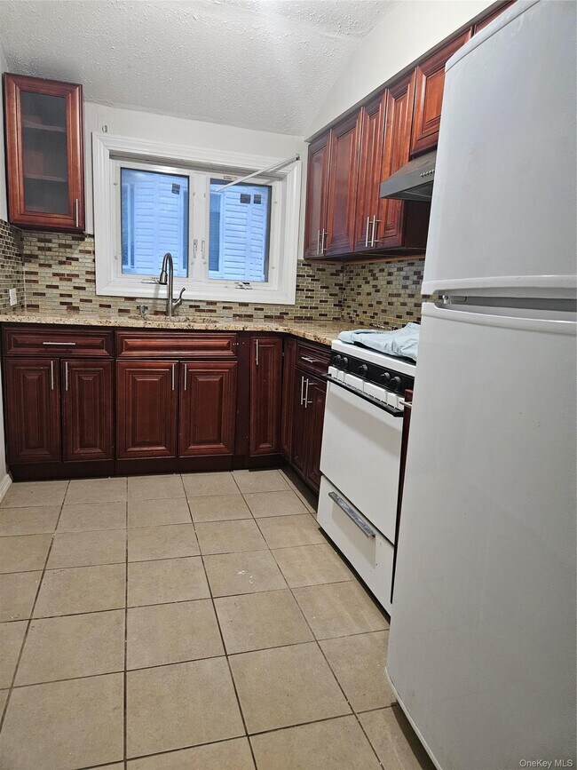Photo - 150-16-150121 121st Ave Unit 2