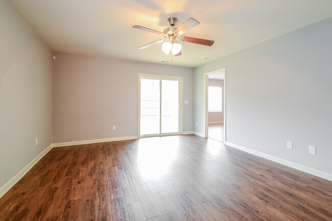 Photo - 6721 Woodford Dr