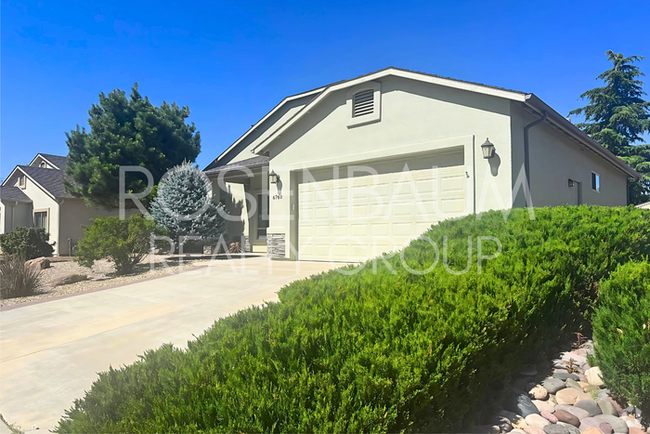 Building Photo - Beautiful 3-bedrooms, 2-baths home in the ...
