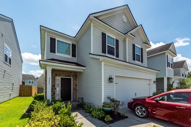 Building Photo - 4 Bedroom, 2.5 Bathroom Home in Moss Grove Plantation - Moncks Corner
