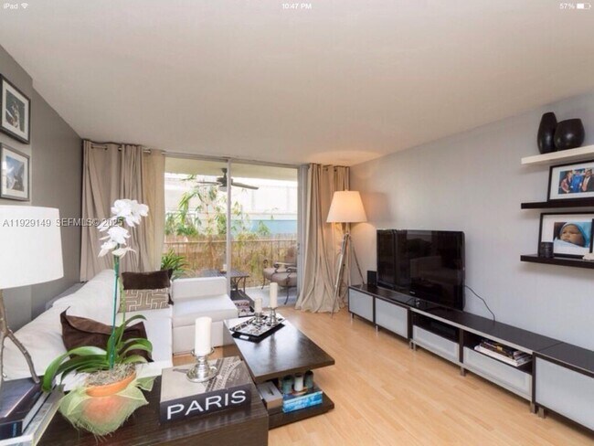 Photo - 947 Lenox Ave. Unidad 404