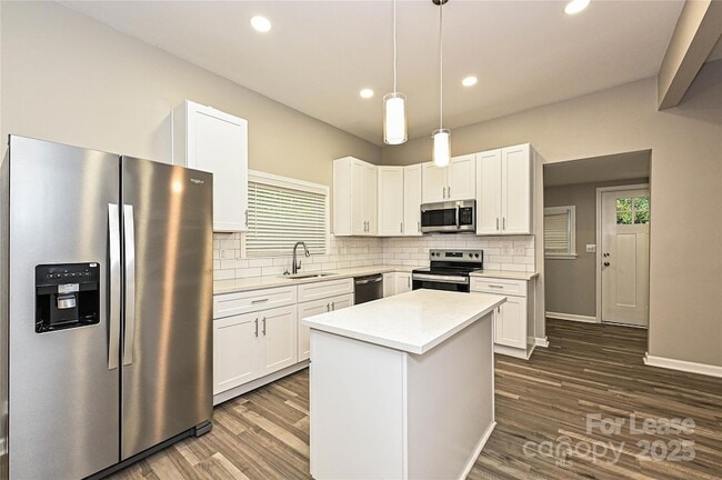 Photo - 117 W Henderson St