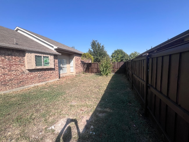 Photo - 2066 Vista Dr