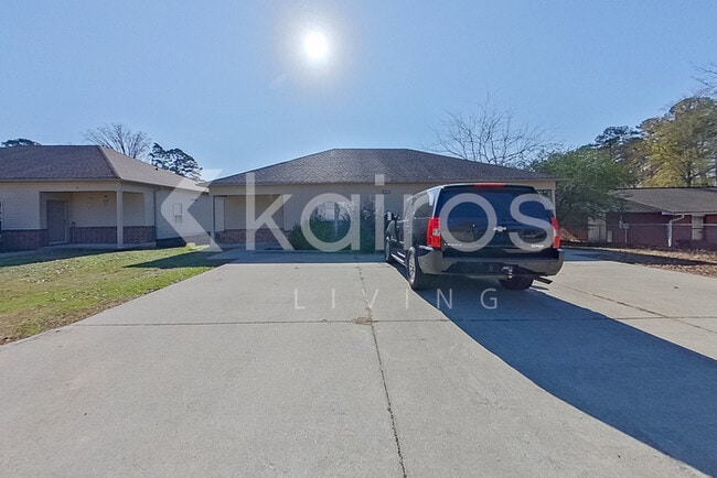 Building Photo - 10103 W 20th St