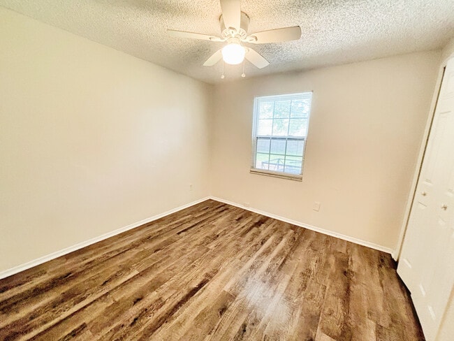 Photo - 2642 Debbie Ct