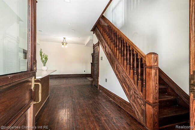 Photo - 701 W Canfield St Unit 4