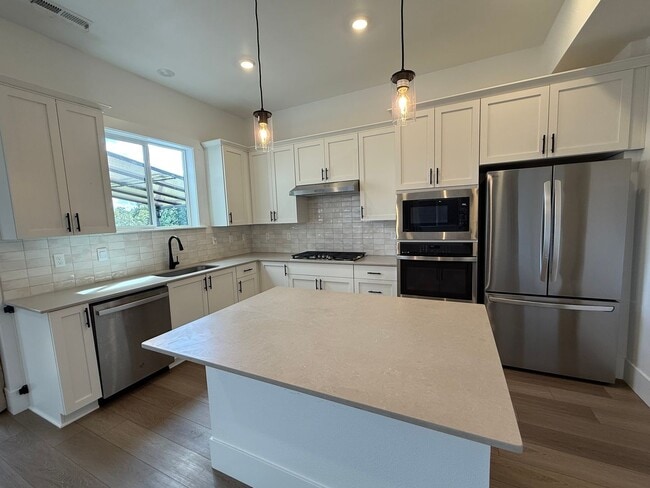 Photo - 17820 SW Maiden Ct