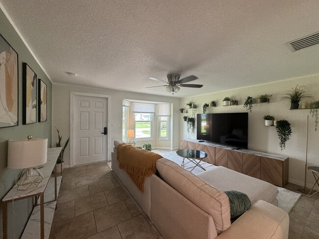 Photo - 345 Hillview Rd