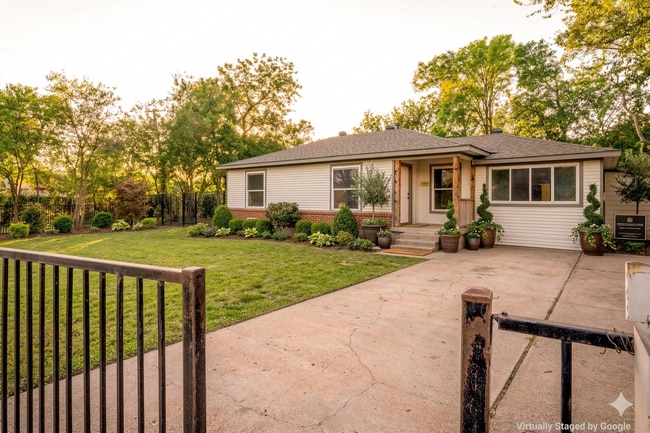 Photo - 1315 Whitley Dr