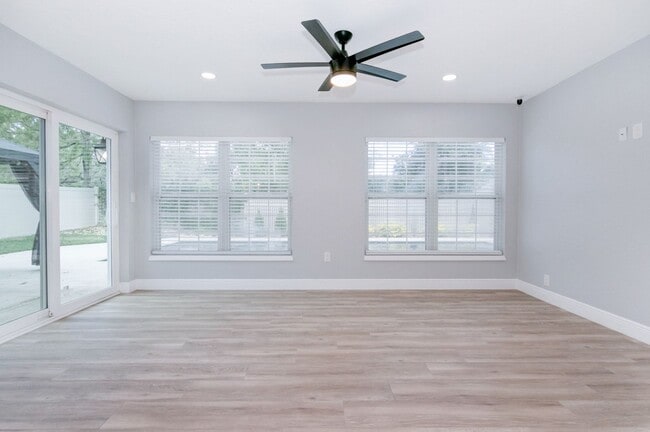 Photo - Gorgeous Mid-Centry Modern 3bed/2bath with...