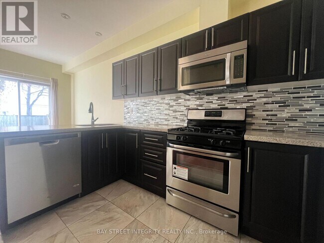 Photo - 3 English Garden Way