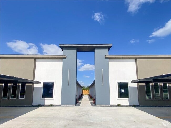 Building Photo - 3104 S Links Dr Unit 4 Rental