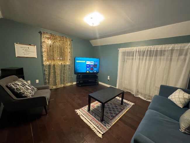 Photo - 124 W Broadway Unit 2