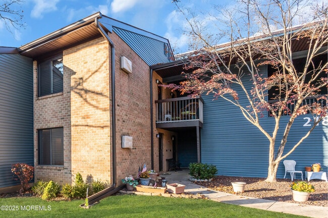 Building Photo - 218 Medford Ct