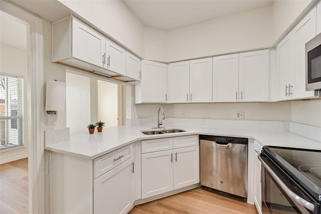 Building Photo - 1700 Amelia Ct Unit 312