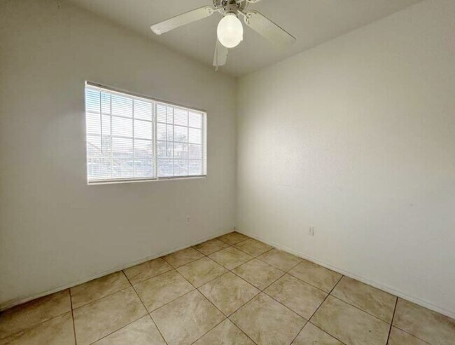 Photo - 4730 E Craig Rd