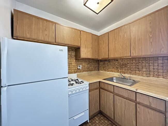 Photo - 739 W Belmont Unit 211