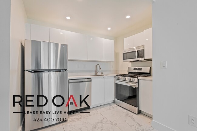 Photo - 8811 Burton Way Unidad 216