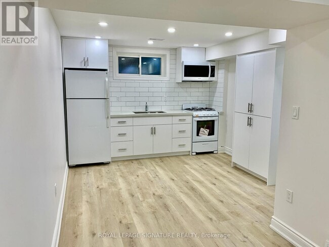 Photo - 977 Glencairn Ave