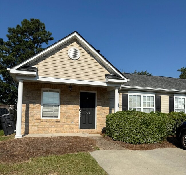 Building Photo - Lexington Rental