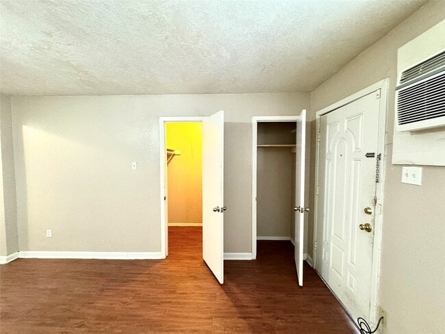 Building Photo - 1756 W Main St Unit 20