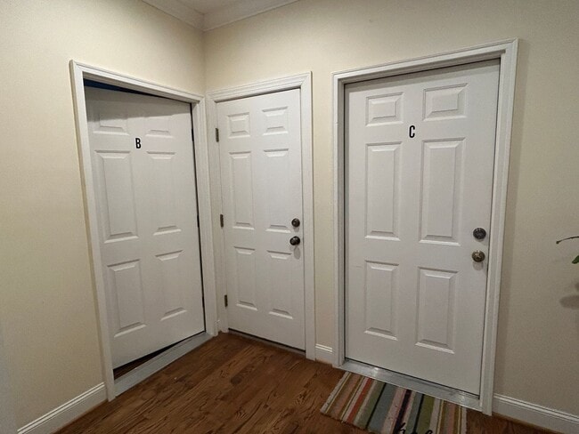 Photo - Leighton- 1720 Unidad B