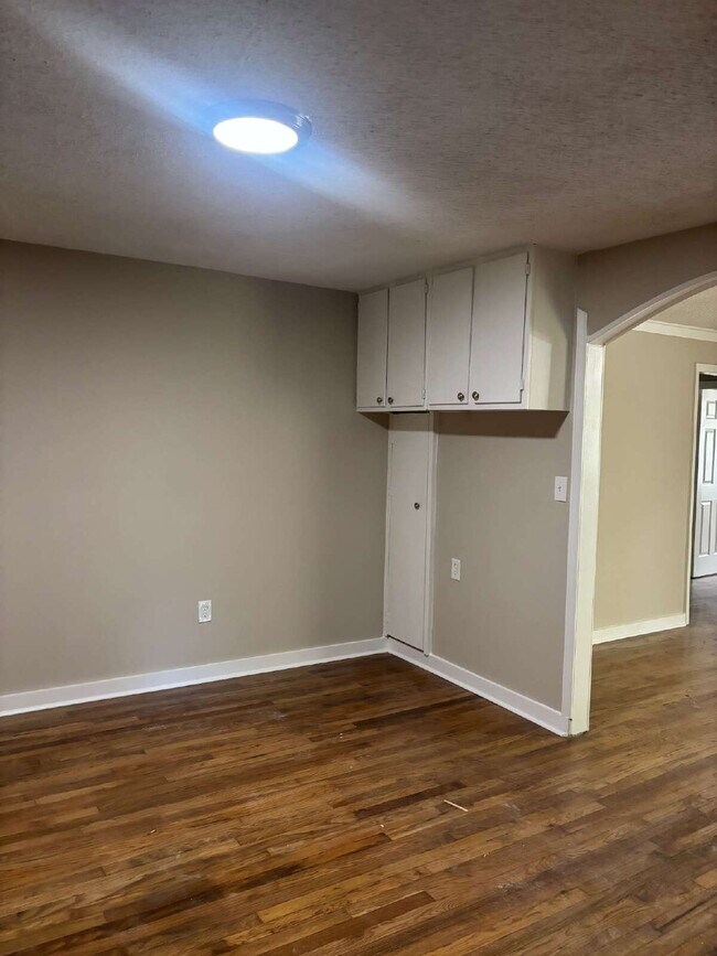 12 E Peebles Rd
