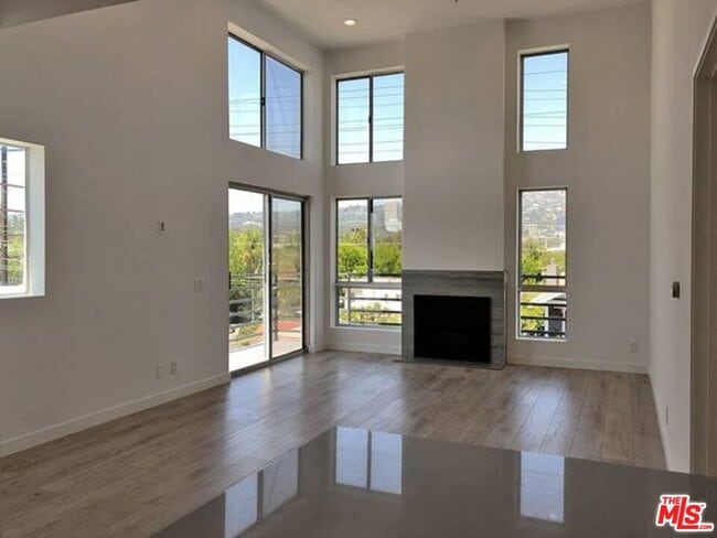 Photo - 301 S Swall Dr Condo Unit 401