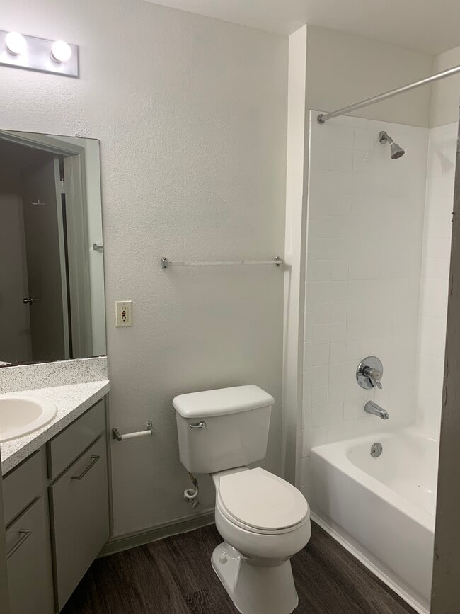 Lakeline Apartments