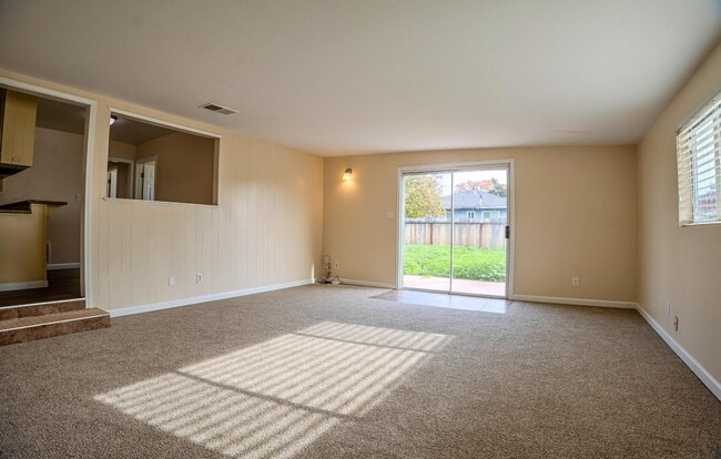 Photo - 588 Mulberry Cir