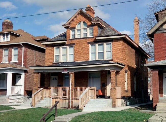 Building Photo - 1624 Summit St Rental