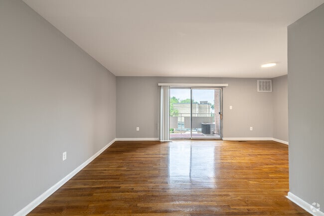 Photo - Hampshire House Apartments