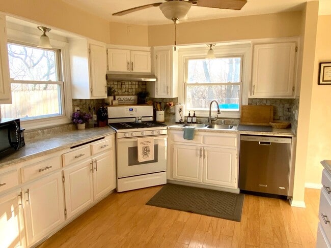 Photo - 2121 Easy St