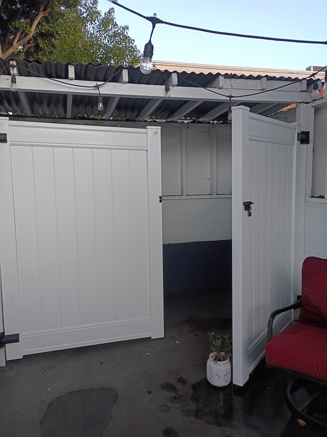 Photo - 4374 Overland Ave