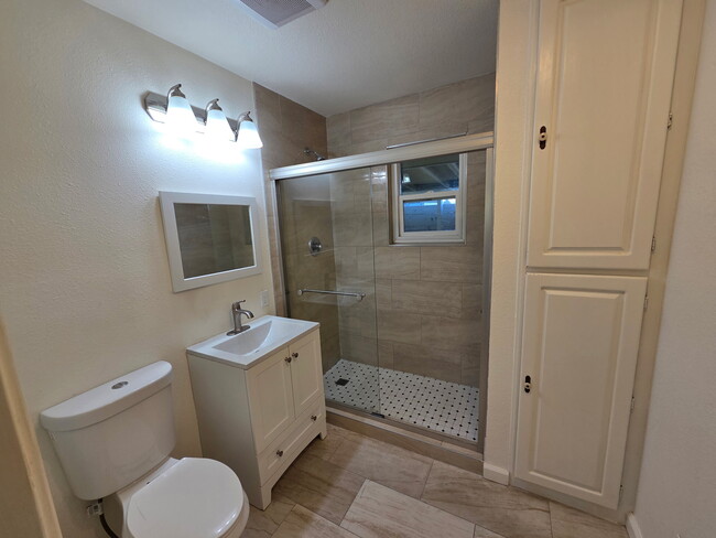 Photo - 742 Bourn Dr