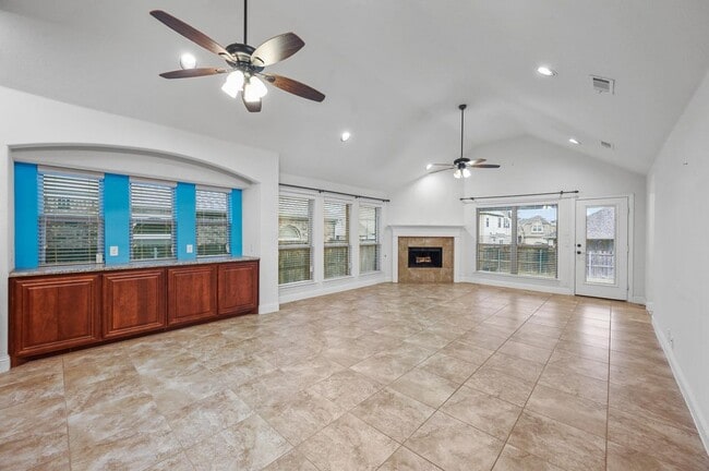 Photo - 905 Foxtail Dr