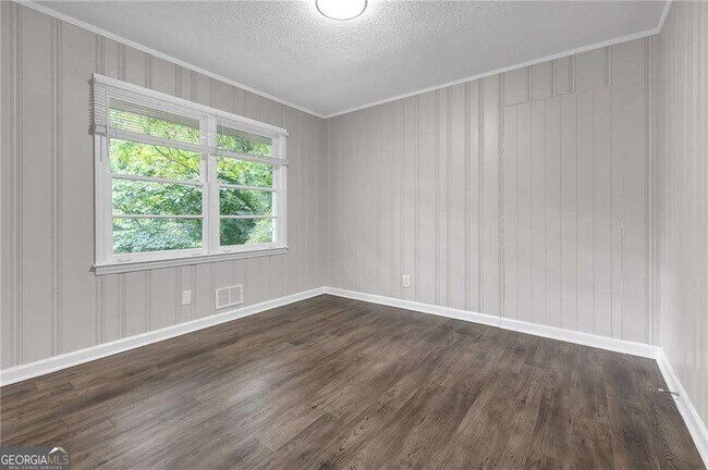 Photo - 2683 Rockcliff Rd SE