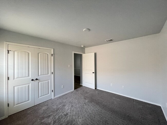 808 Hickok Dr
