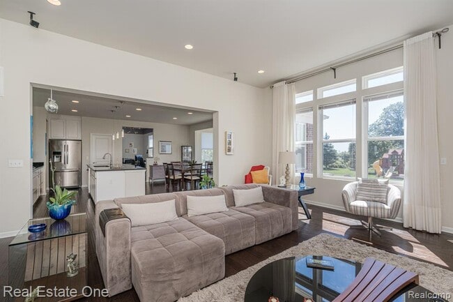 Photo - 124 Oakland Crest Dr