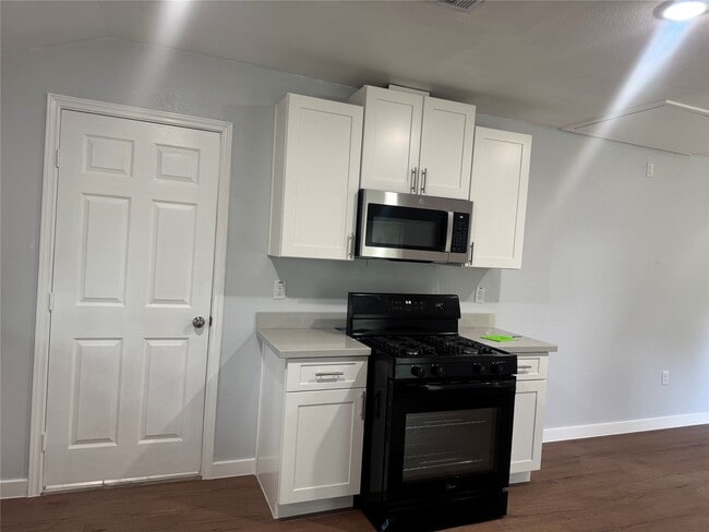 Photo - 10437 Barnham St