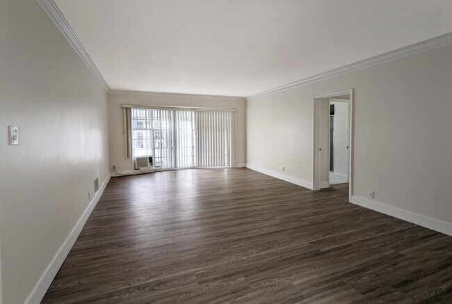 Living Room - 7675 Hollywood Blvd Unidad 14