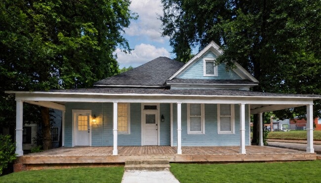 Building Photo - McDonough Duplex Unit B