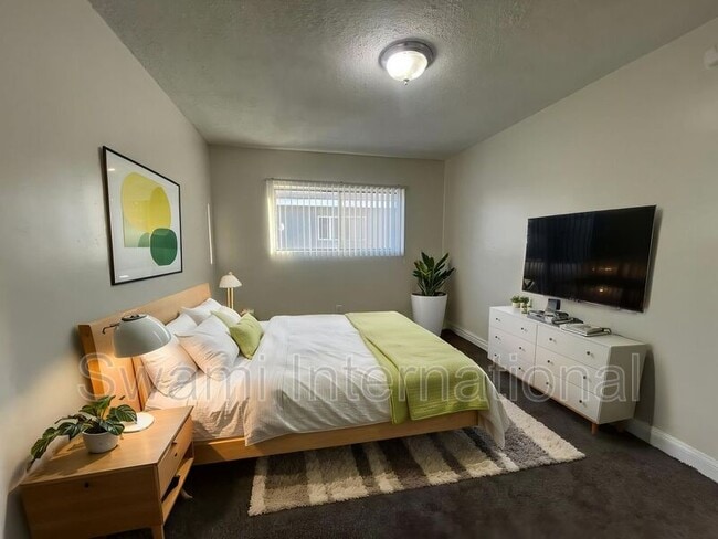 Photo - 10970 S Figueroa St