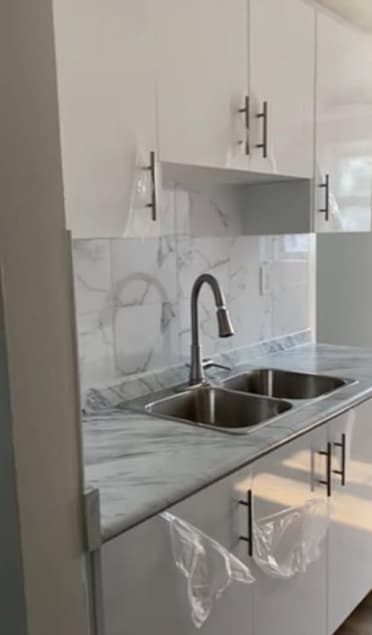 Photo - SOUTH ETOBICOKE RENOVATED UNIT - 2 BEDROOM 1 BATH - NEW kitchen Unité 1
