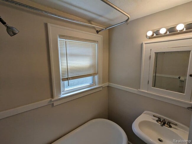 Photo - 203 Gladwin Ave